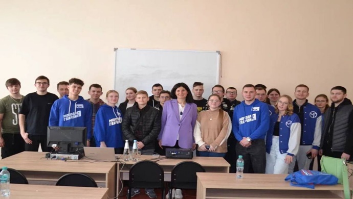 Birleşik Rusya’nın Nijniy Novgorod aktivistleri, DPR gençliği için bir dizi eğitim etkinliği düzenledi
