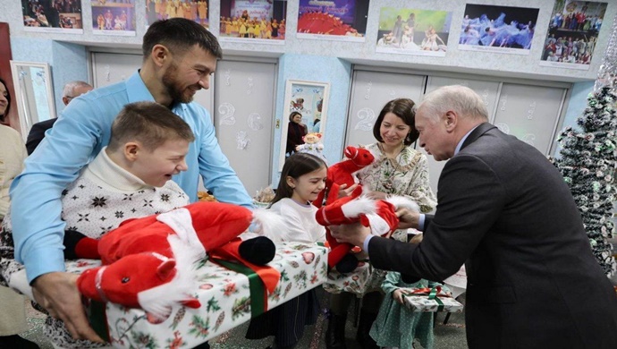 Телескоп, конструктор, посещение Совета Федерации: секретари реготделений «Единой России» – губернаторы и депутаты Госдумы исполнили мечты детей