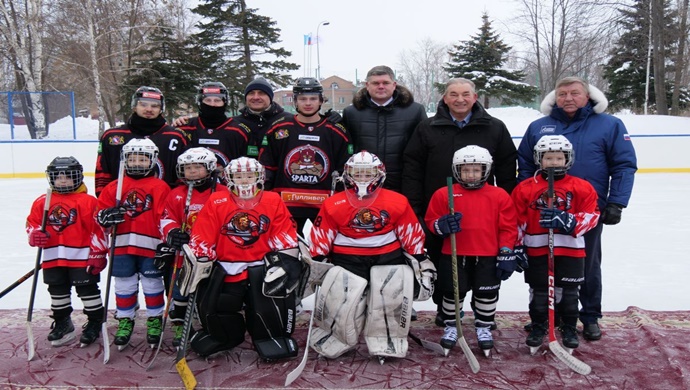 При поддержке «Единой России» в Ульяновской области открыли два новых хоккейных корта