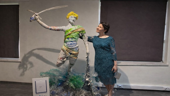 Atık Plastikten Sanata: Güzel Amirova’nın İlham Veren Yolculuğu