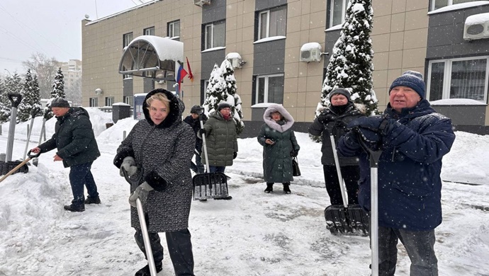 Birleşik Rusya aktivistleri, Moskova’nın Kuzey İdari Bölgesi’ndeki temizlik günlerine katıldı