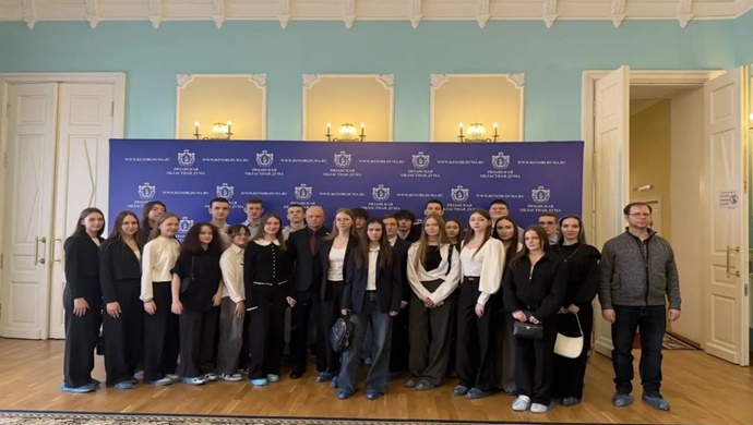 «Единая Россия» организовала для рязанских студентов экскурсию в облдуму