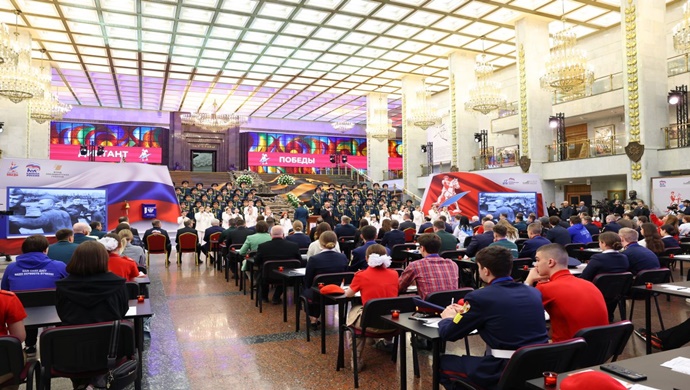 Stanislav Kankurov: “Zafer Diktesi”, Büyük Vatanseverlik Savaşı’nın gazilerini ve kahramanlarını onurlandırmaya önemli bir katkı sağlıyor